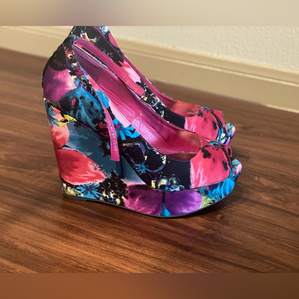 Bakers Flaunt Floral Wedges Peep Toe Size 10